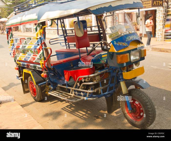 Wisata Naik Tuk Tuk